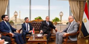 وزير الري يلتقي سفير بيرو لبحث التعاون بين البلدين في مجال المياه ( صور) الفجر سبورت