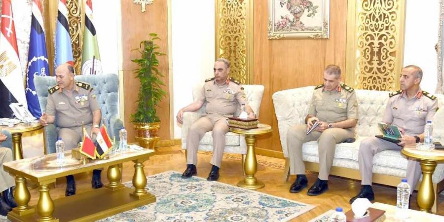 الفريق أسامة عسكر يلتقي رئيس هيئة الأركان بقوة دفاع البحرين الفجر سبورت