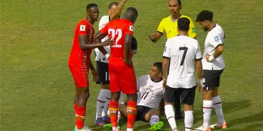 فيديو | مصطفى محمد يغادر مباراة مصر وغينيا بيساو مصاباً