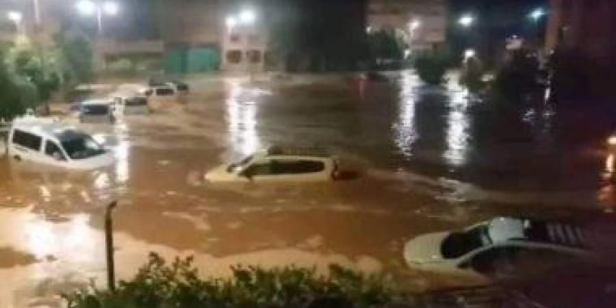 فيضانات وسيول عنيفة تضرب مناطق فى المغرب وتعيق حركة المواطنين.. فيديو - المساء الاخباري