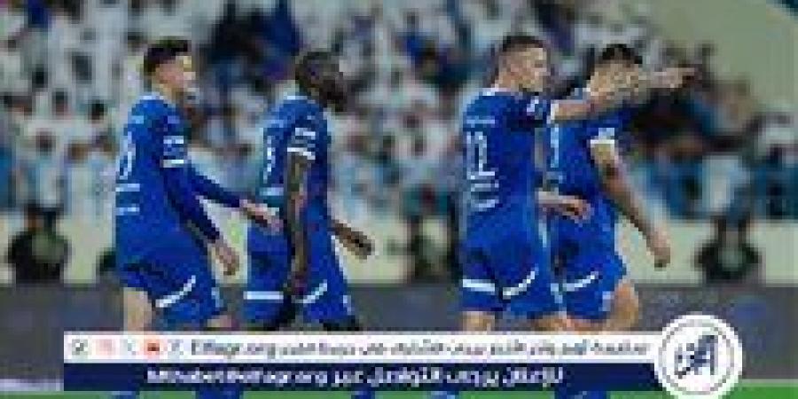 الهلال يبدأ حملة الدفاع عن اللقب بثلاثية في شباك الأخدود