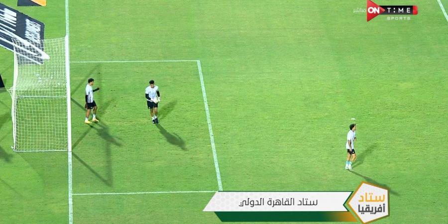 لاعبو الزمالك يخوضون عمليات الإحماء قبل مواجهة الشرطة الكينى.. صور - المساء الاخباري