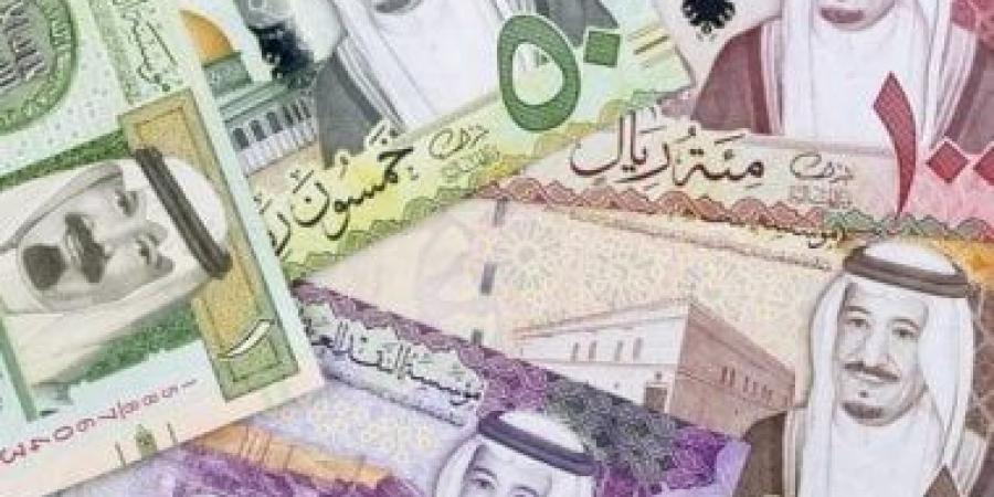 تزامنا مع موسم العمرة.. سعر الريال السعودي يرتفع مقابل الجنيه في 5 بنوك خلال أسبوع